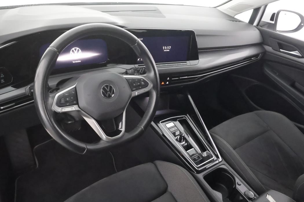 VOLKSWAGEN Golf 2023