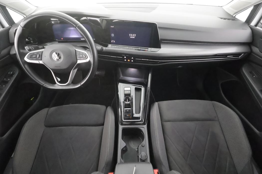 VOLKSWAGEN Golf 2023