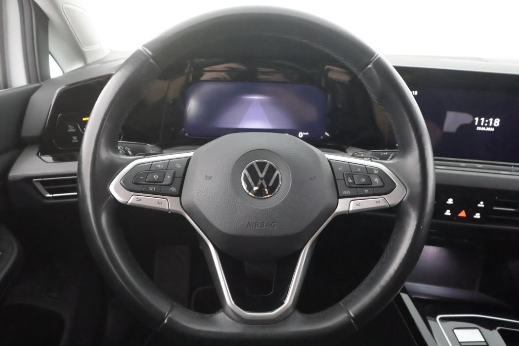 VOLKSWAGEN Golf 2023