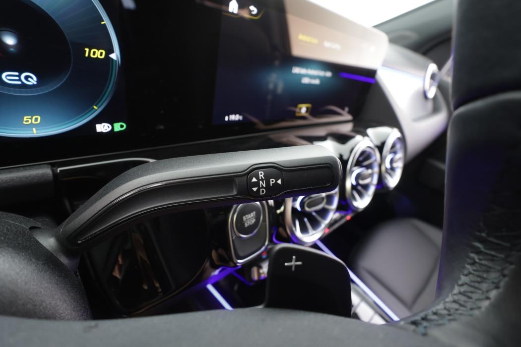 MERCEDES-BENZ EQA 2024