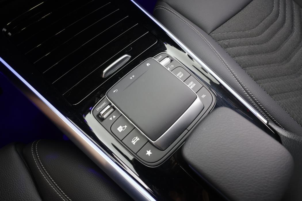 MERCEDES-BENZ EQA 2024