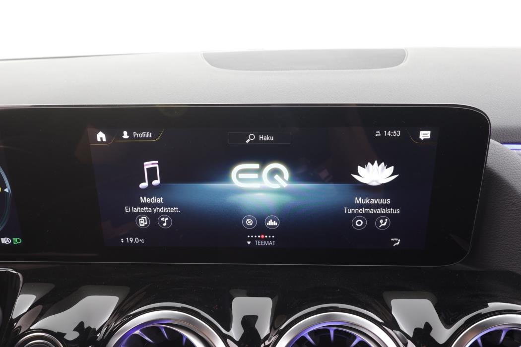 MERCEDES-BENZ EQA 2024