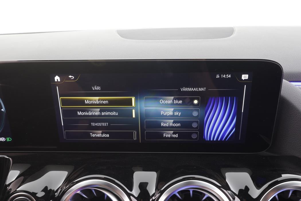 MERCEDES-BENZ EQA 2024