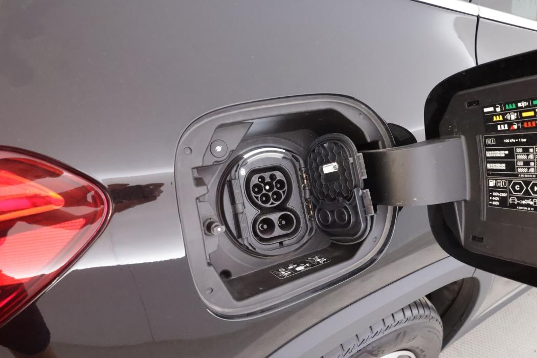 MERCEDES-BENZ EQA 2024