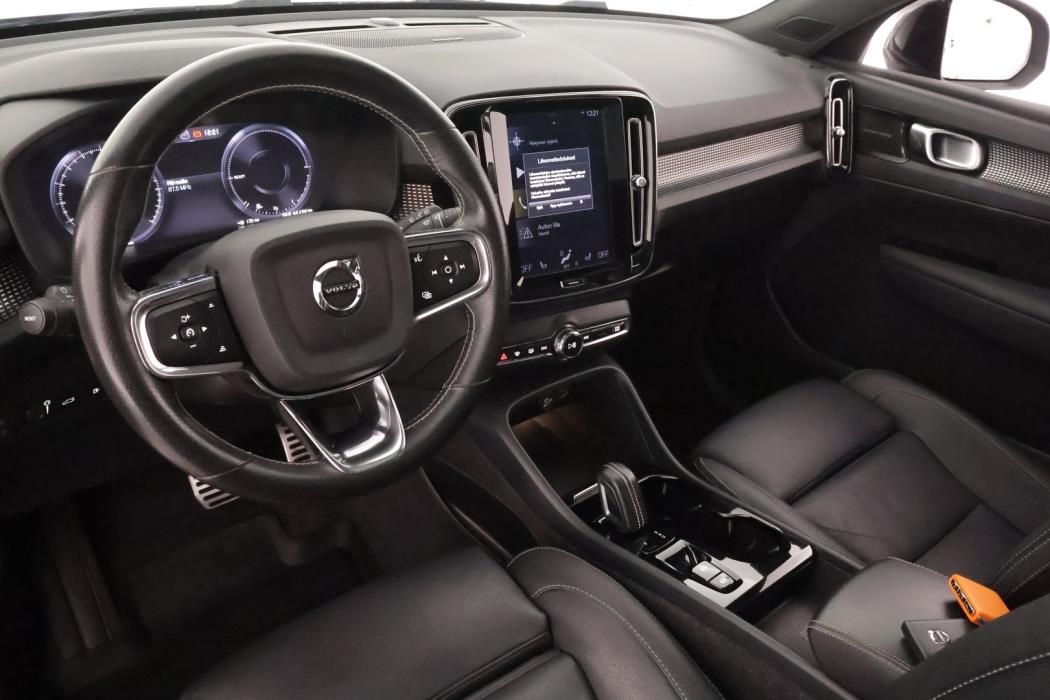 VOLVO XC40 2021