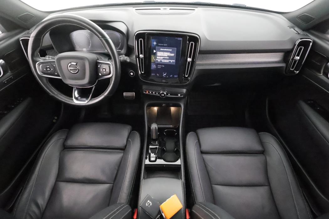 VOLVO XC40 2021