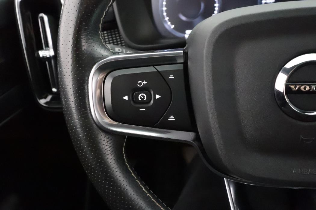 VOLVO XC40 2021