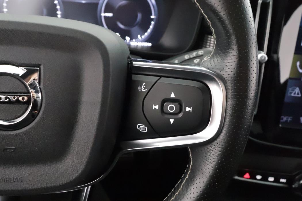 VOLVO XC40 2021