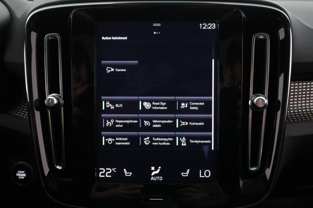 VOLVO XC40 2021