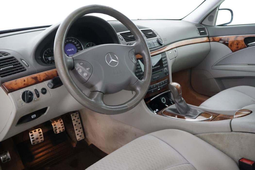 MERCEDES-BENZ E 2005
