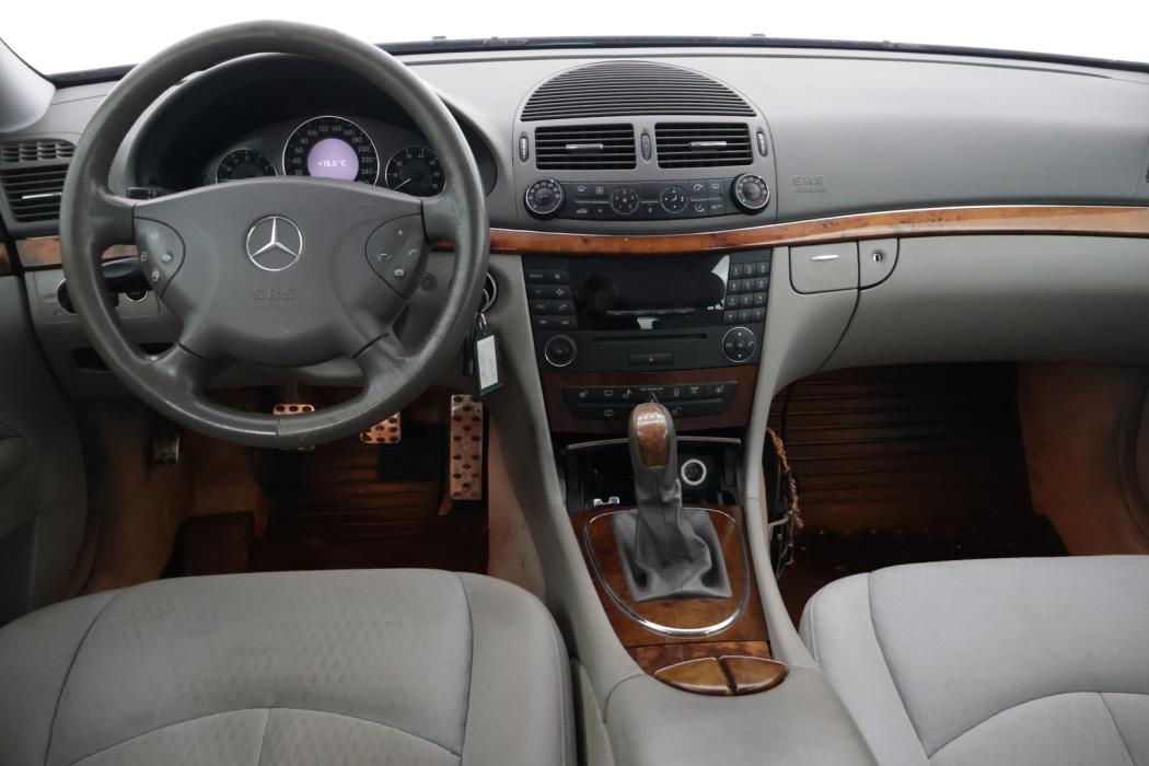 MERCEDES-BENZ E 2005
