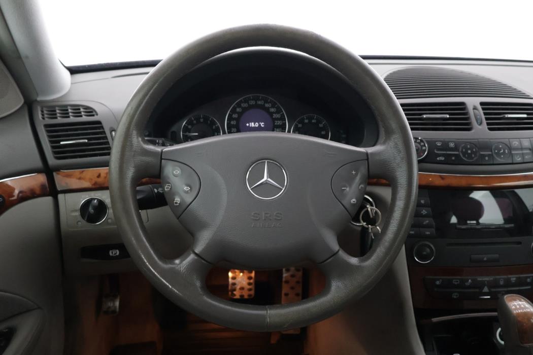 MERCEDES-BENZ E 2005