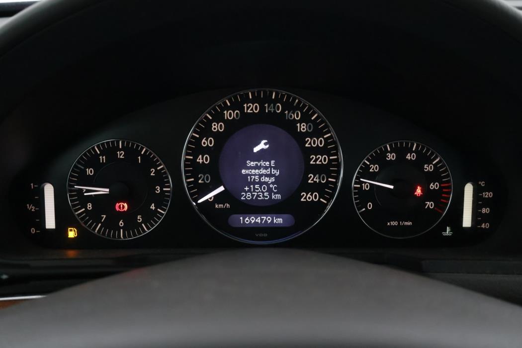 MERCEDES-BENZ E 2005
