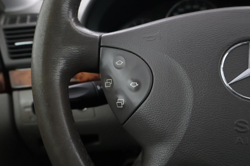 MERCEDES-BENZ E 2005