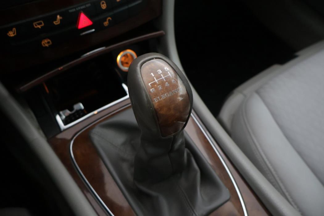 MERCEDES-BENZ E 2005