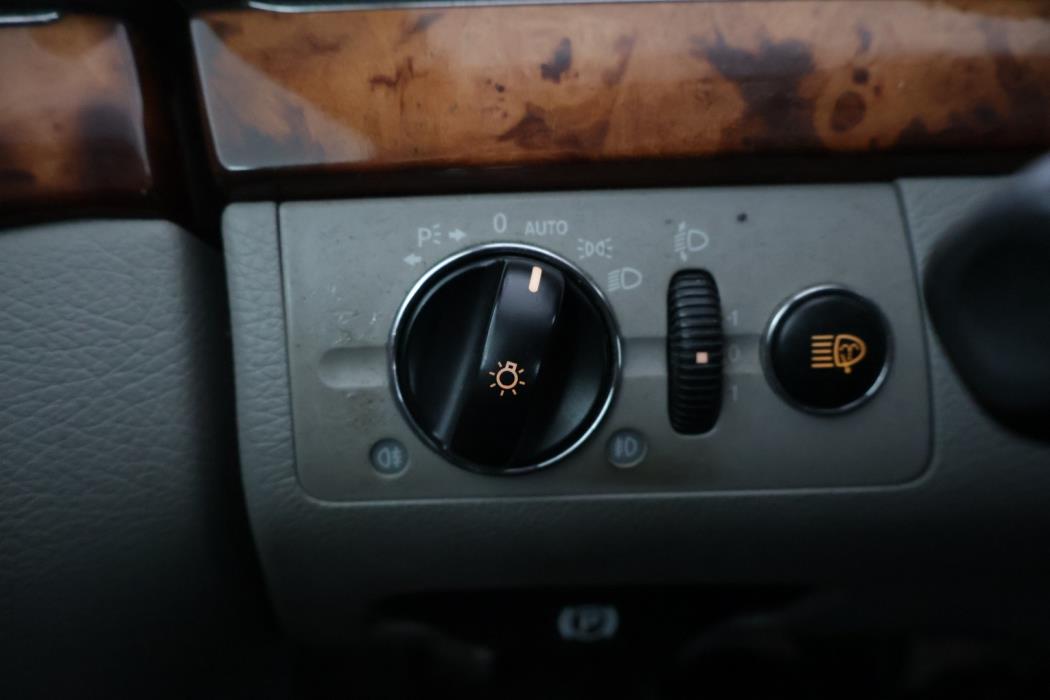 MERCEDES-BENZ E 2005