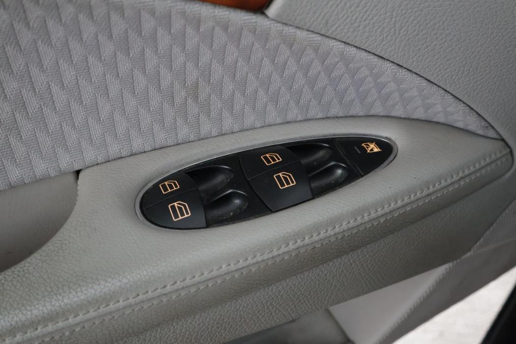 MERCEDES-BENZ E 2005