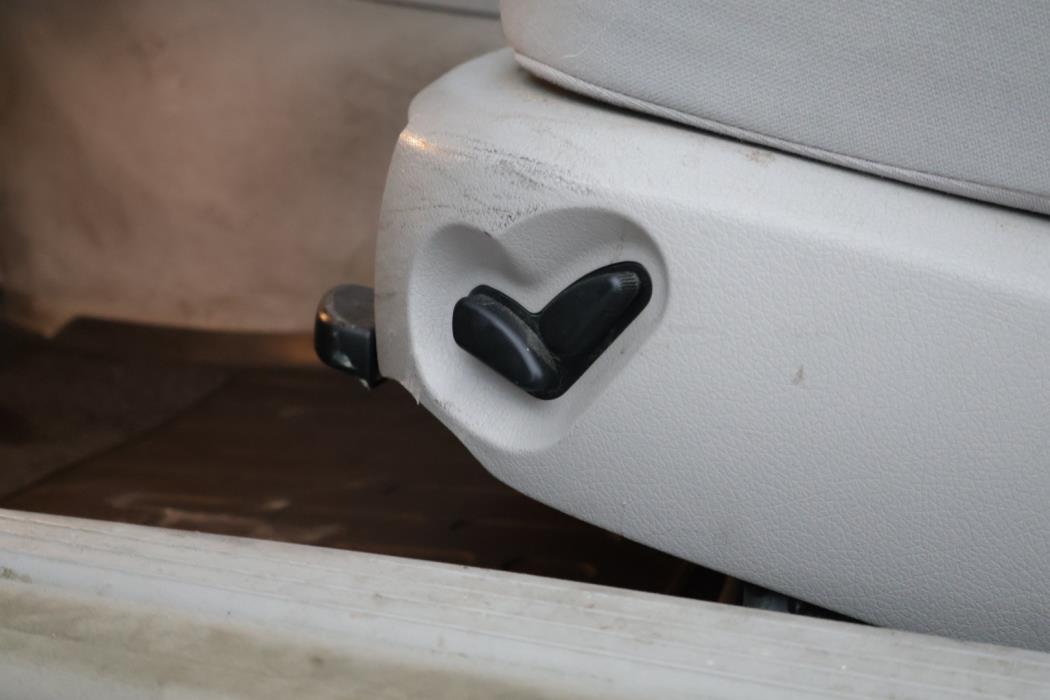 MERCEDES-BENZ E 2005