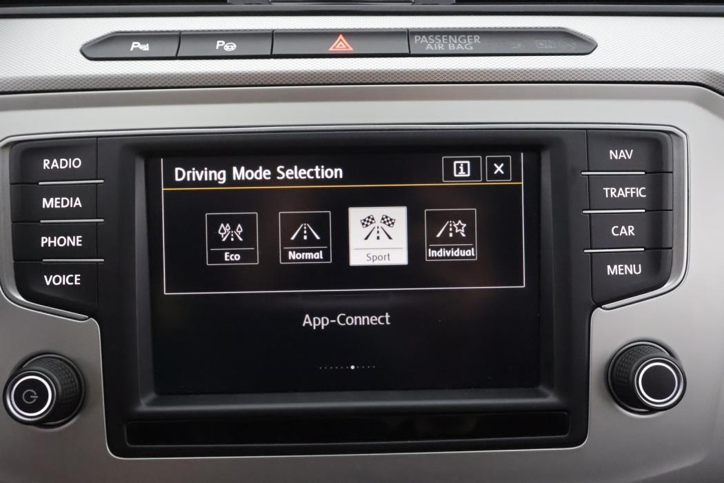 VOLKSWAGEN Passat 2016