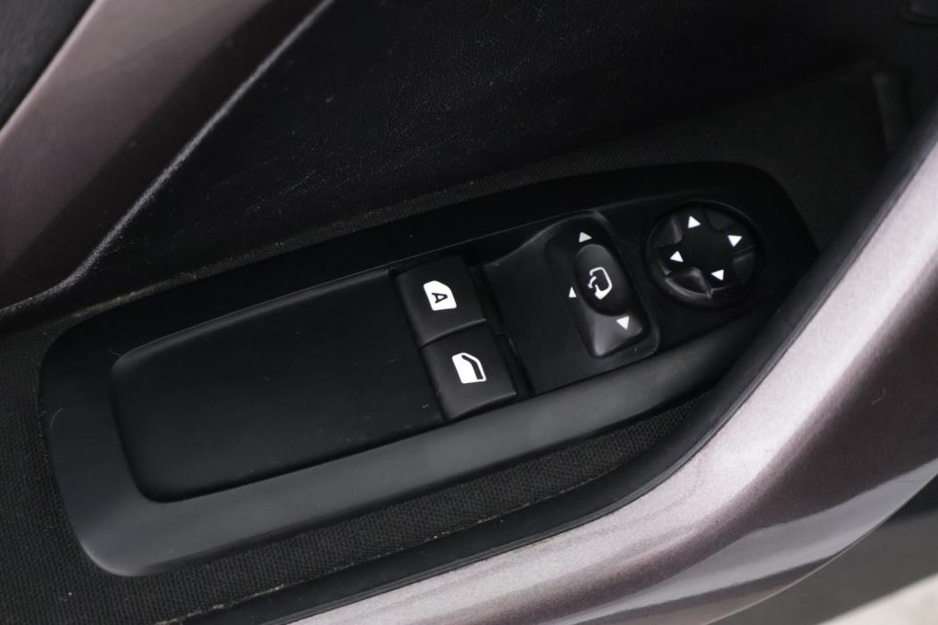 PEUGEOT 2008 2016