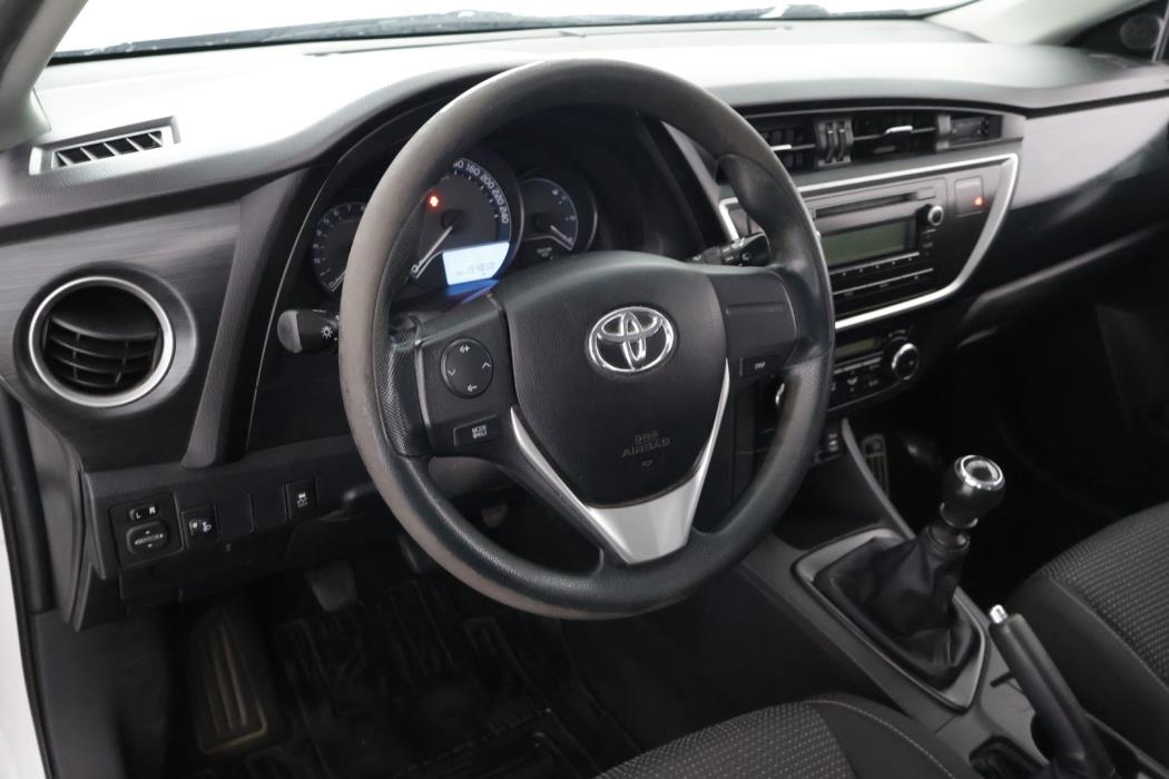 TOYOTA Auris 2013