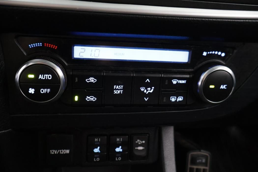 TOYOTA Auris 2013