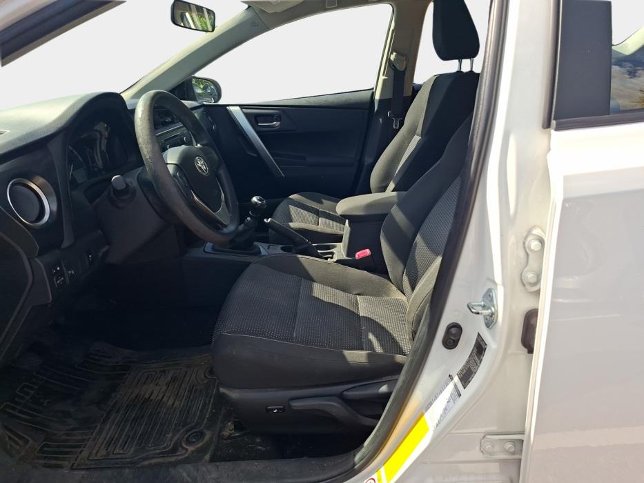 TOYOTA Auris 2013