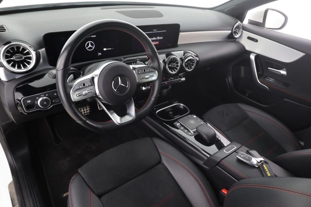 MERCEDES-BENZ A 2023