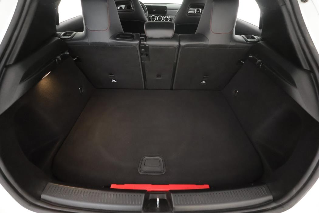 MERCEDES-BENZ A 2023