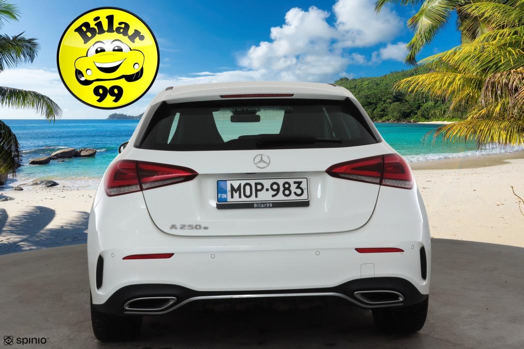 MERCEDES-BENZ A 2023