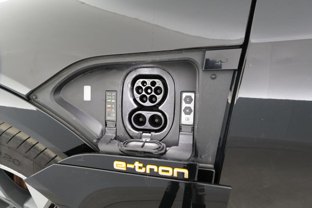 AUDI e-tron 2021