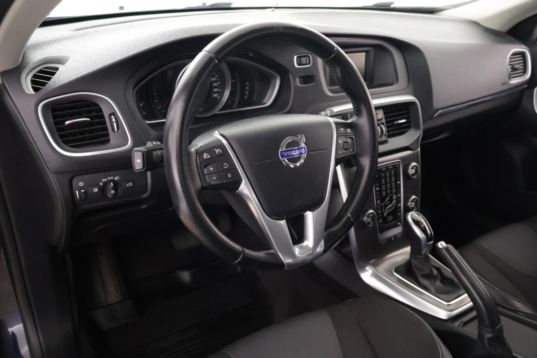 VOLVO V40 2016