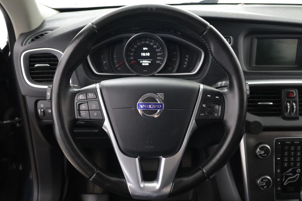 VOLVO V40 2016