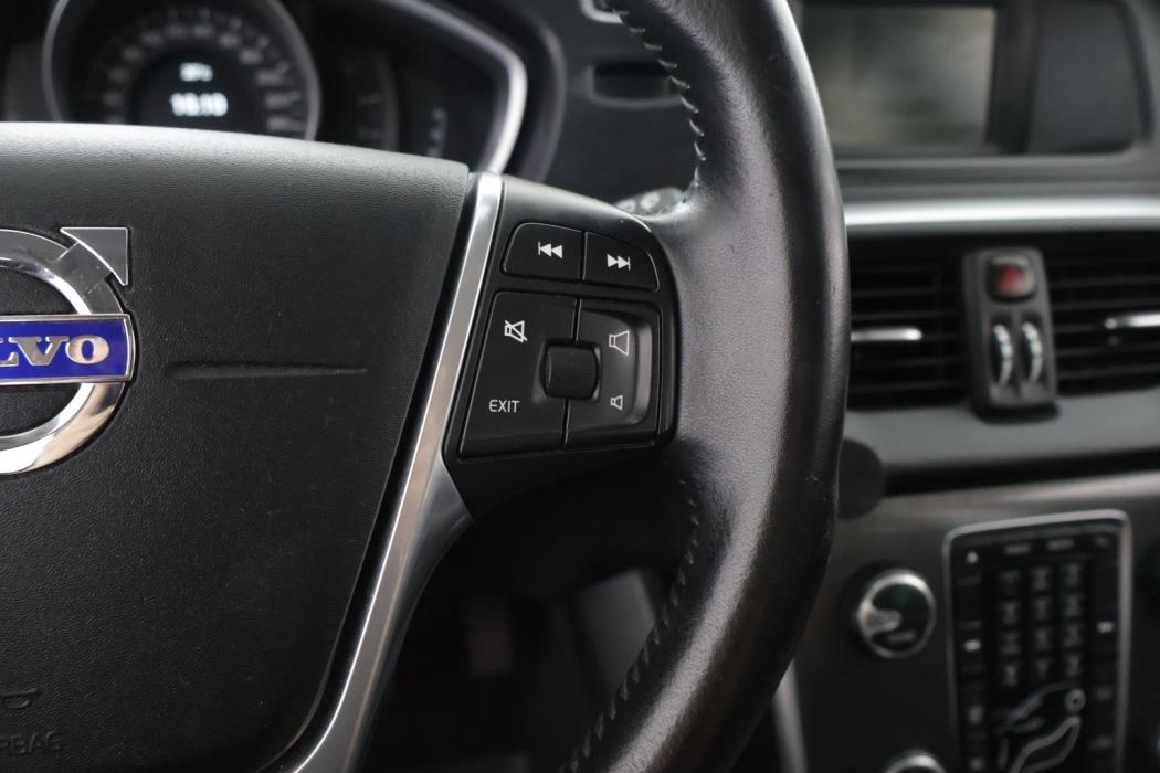 VOLVO V40 2016
