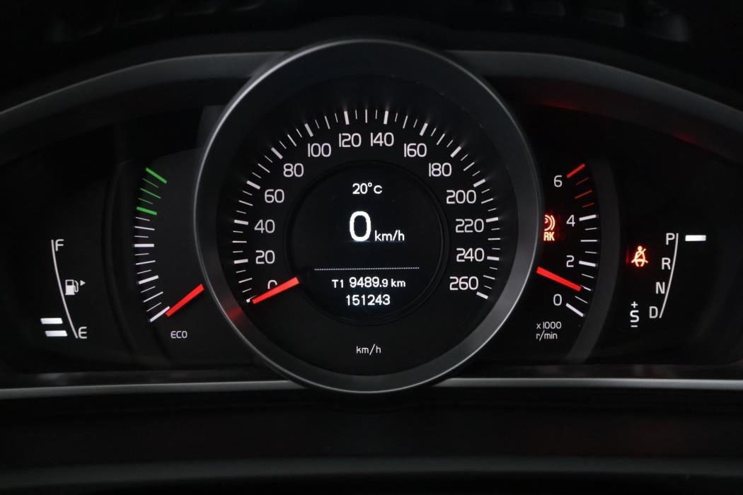 VOLVO V40 2016
