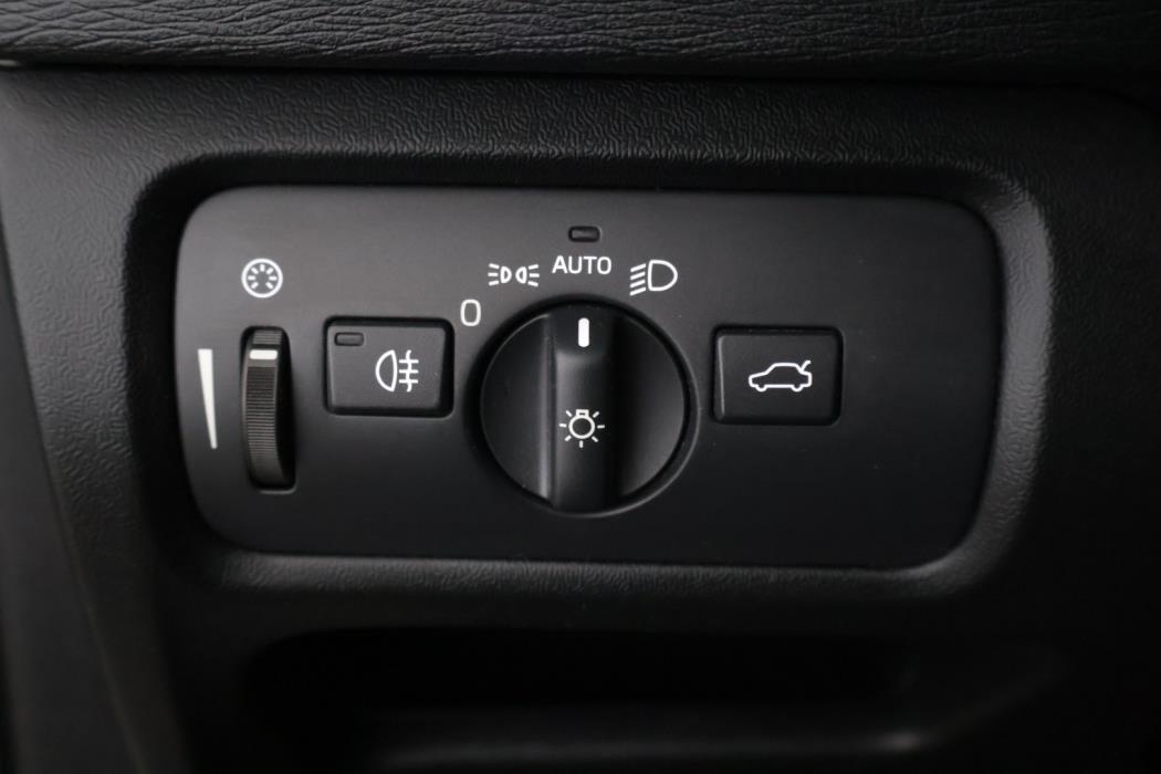 VOLVO V40 2016