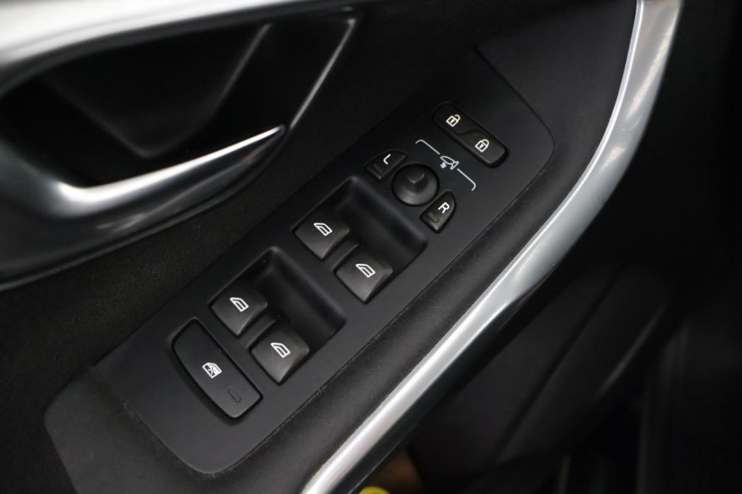 VOLVO V40 2016