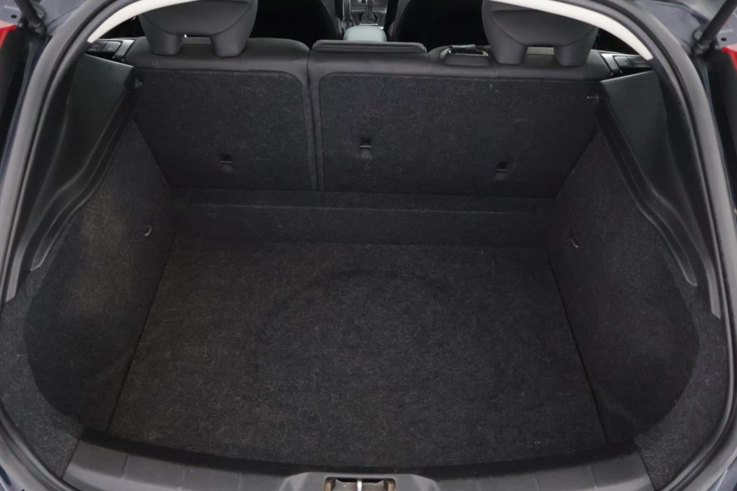 VOLVO V40 2016