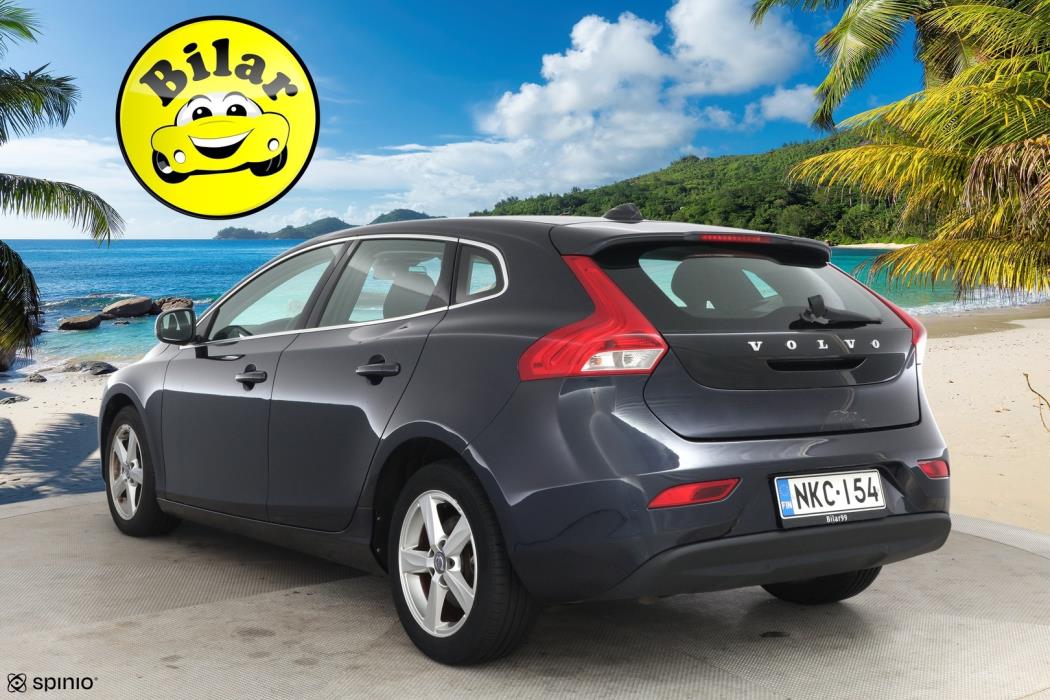 VOLVO V40 2016