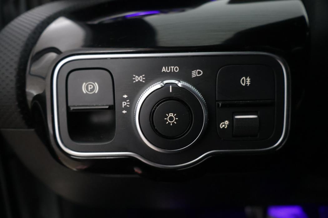 MERCEDES-BENZ A 2019