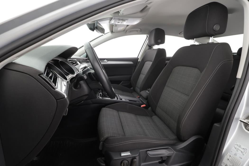 VOLKSWAGEN Passat 2021