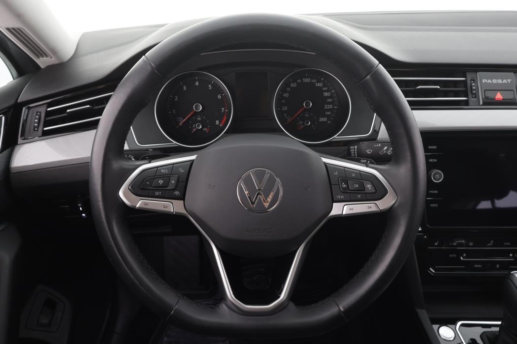 VOLKSWAGEN Passat 2021