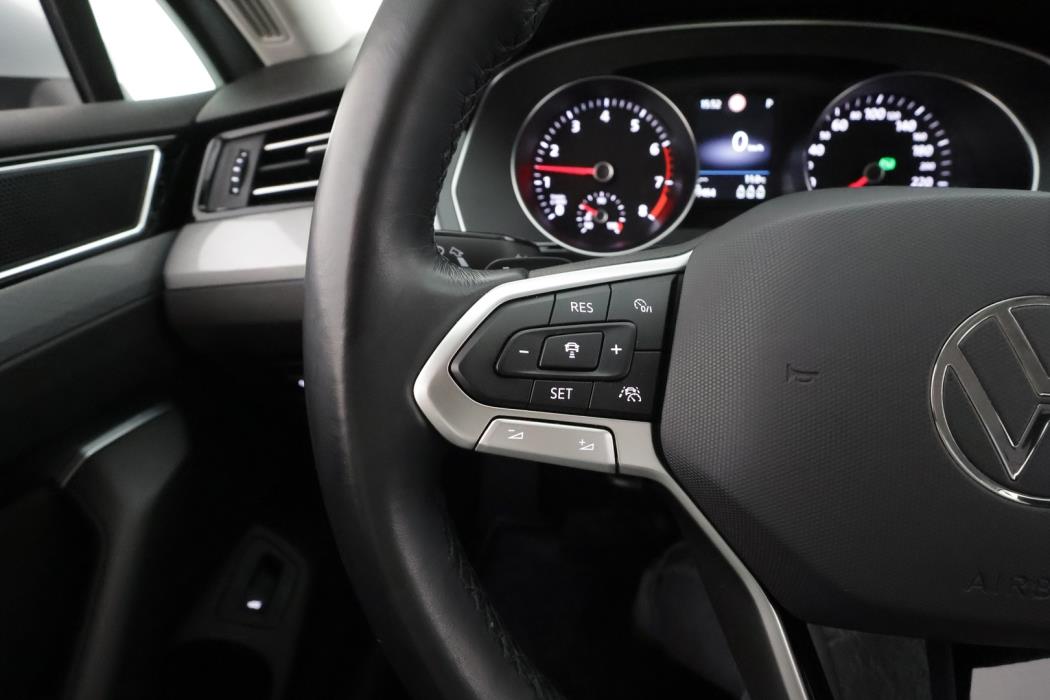 VOLKSWAGEN Passat 2021