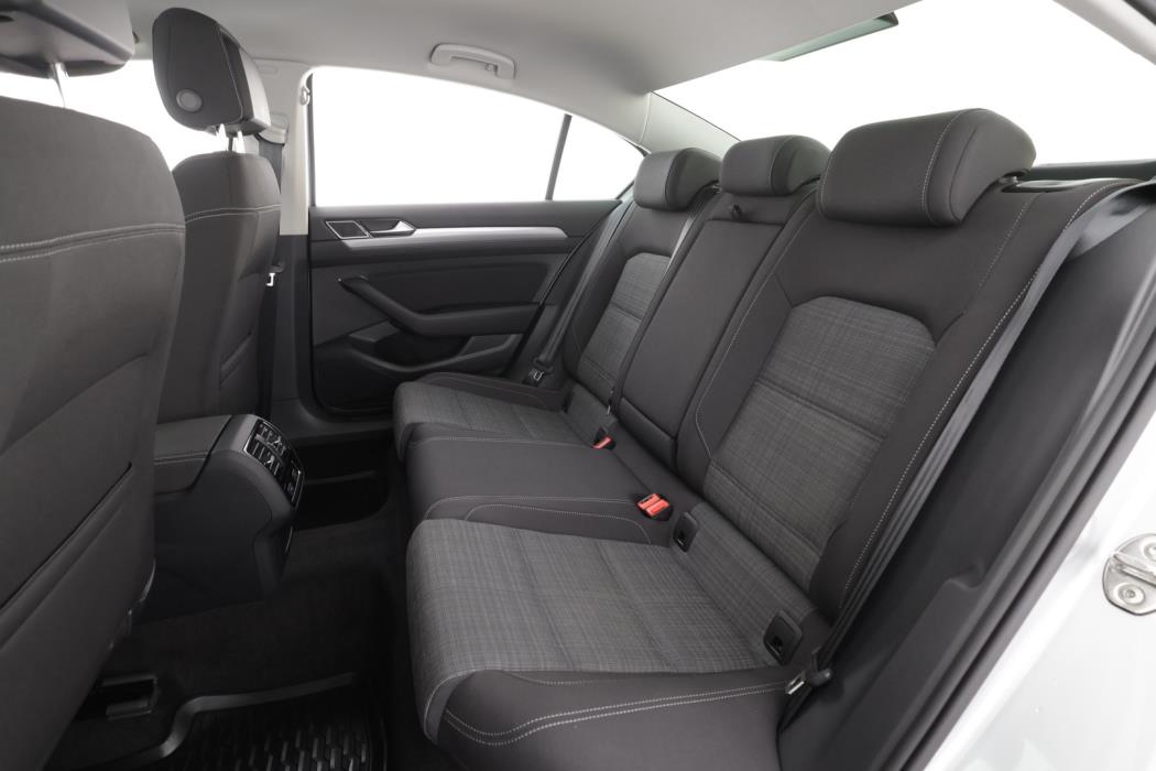 VOLKSWAGEN Passat 2021