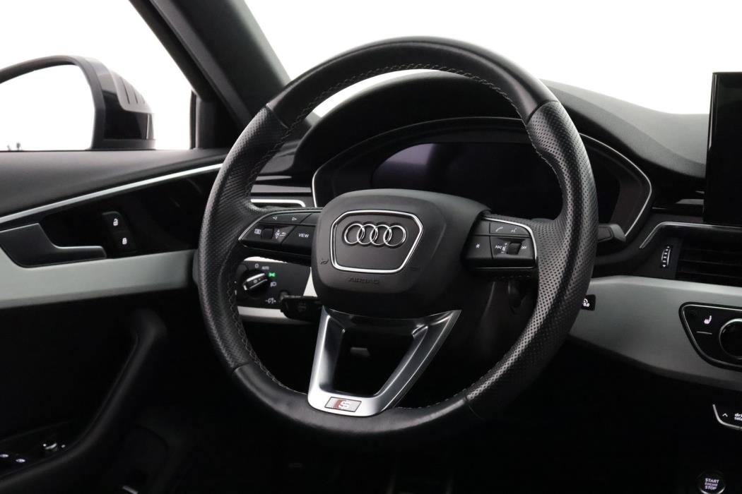 AUDI A4 2021