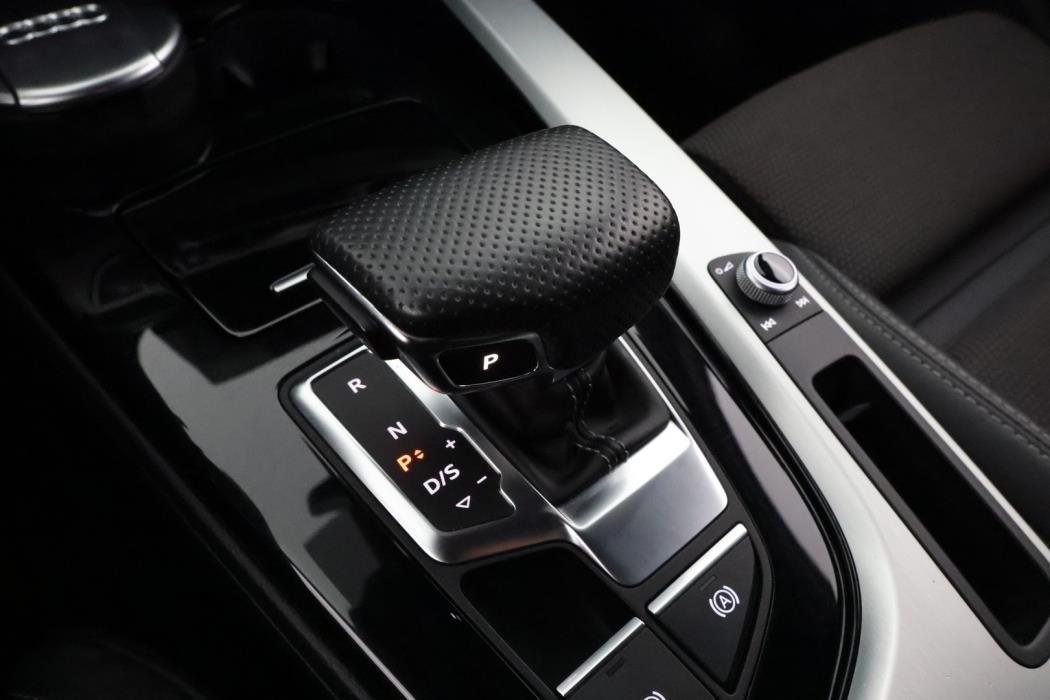 AUDI A4 2021