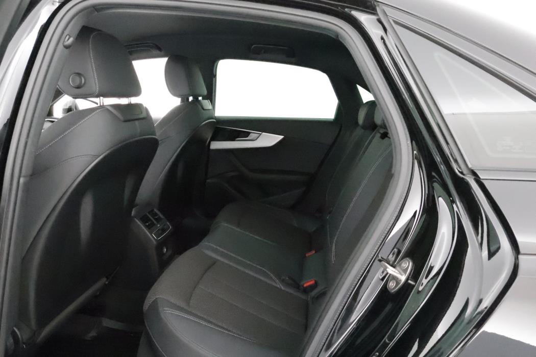 AUDI A4 2021