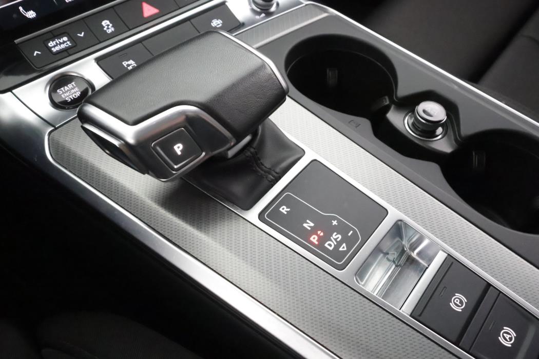 AUDI A6 2024