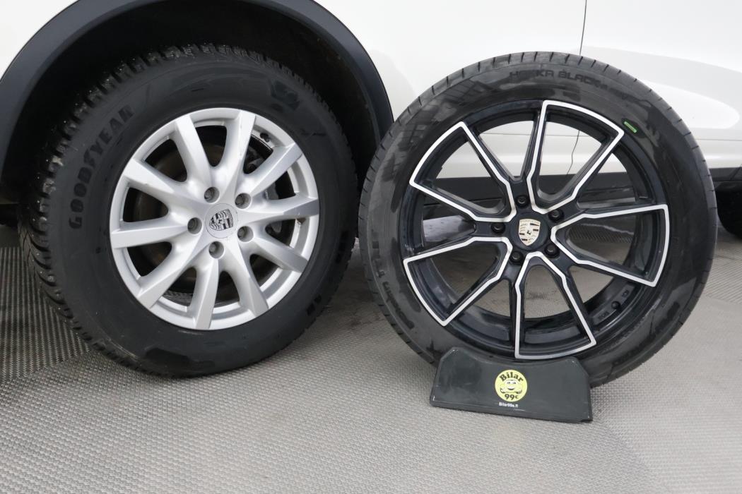 PORSCHE Cayenne 2012