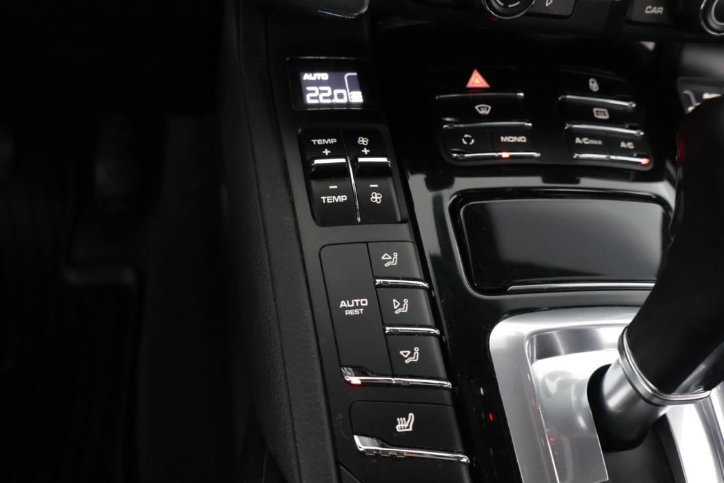 PORSCHE Cayenne 2012